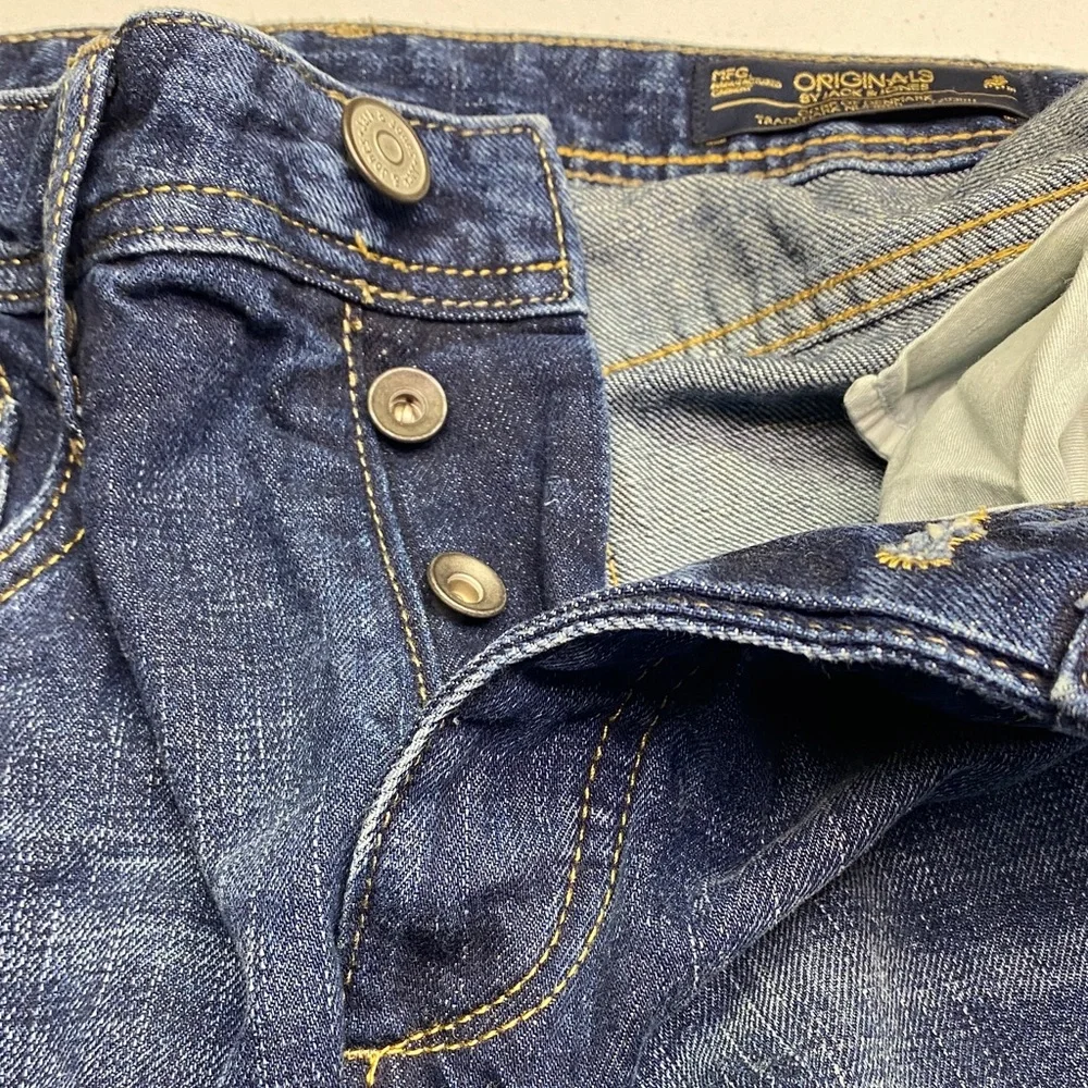 Jack & Jones Classic Blue Relaxed Jeans - Picture 5 of 12